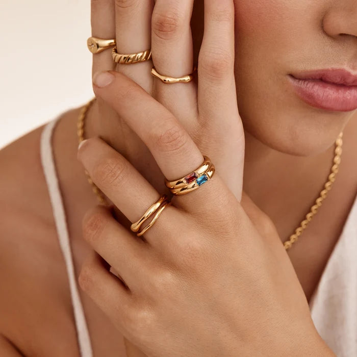 Personalised birthstone ring baguette stone close-up — Olivia Jewelry