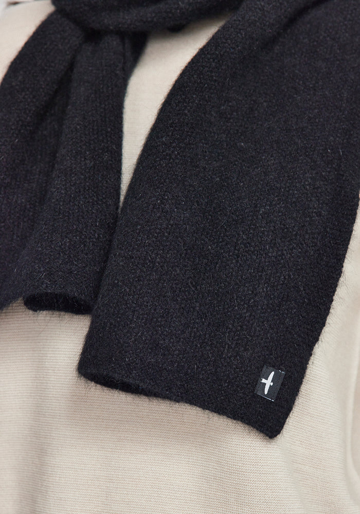 Moss Scarf - Jet