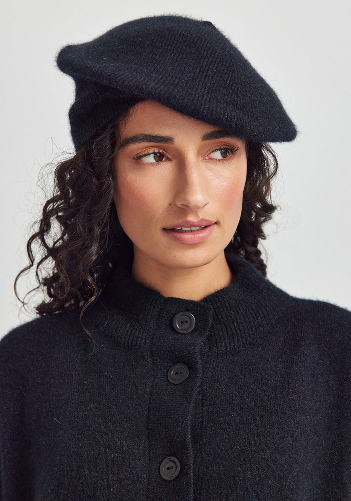 Nia Beret - Jet