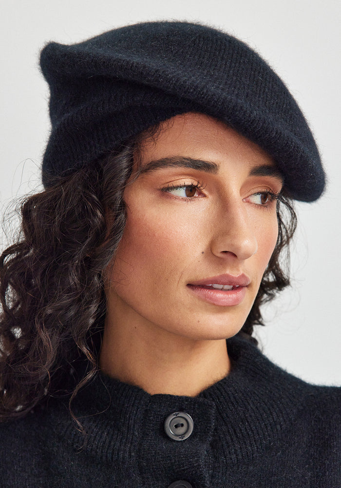 Nia Beret - Jet