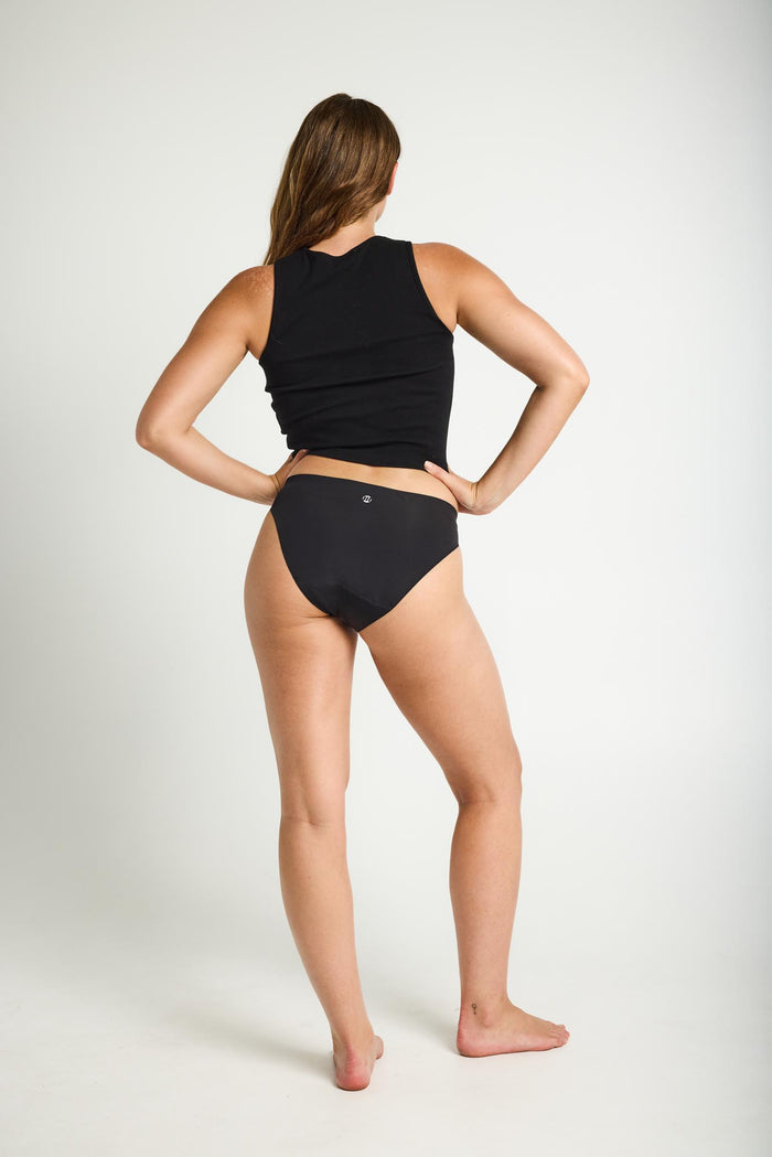 SFBIMHBLAW_MB_Seamfree_Bikini_MH_Black_2107_model_Myka_10-S.jpg
