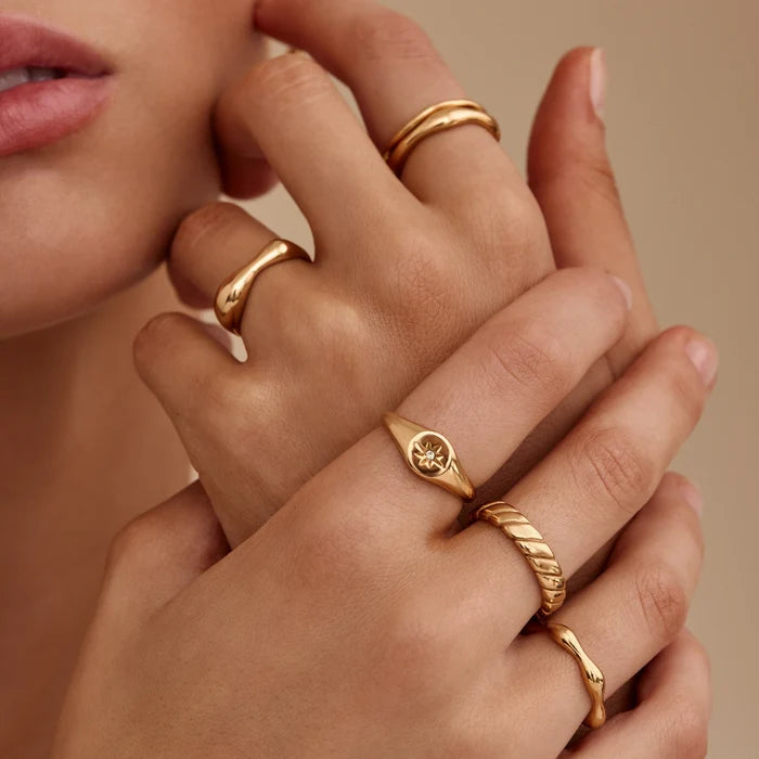 Stella Signet Ring